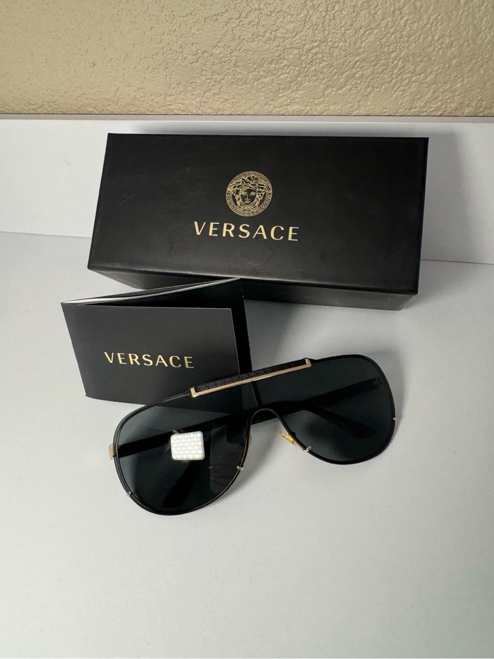 Authentic Versace VE2140 1002/87 Shield Aviator Sunglasses Gold Black w/ Box